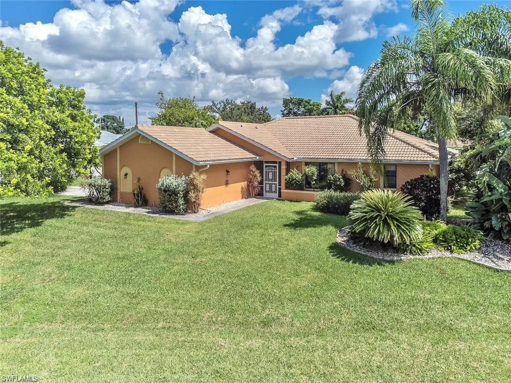 3715 SE 18th PL CAPE CORAL, FL 33904