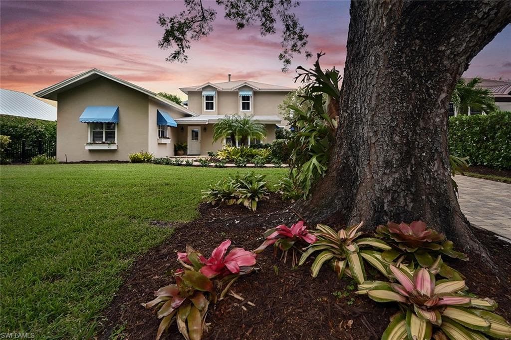 463 2nd AVE N NAPLES, FL 34102
