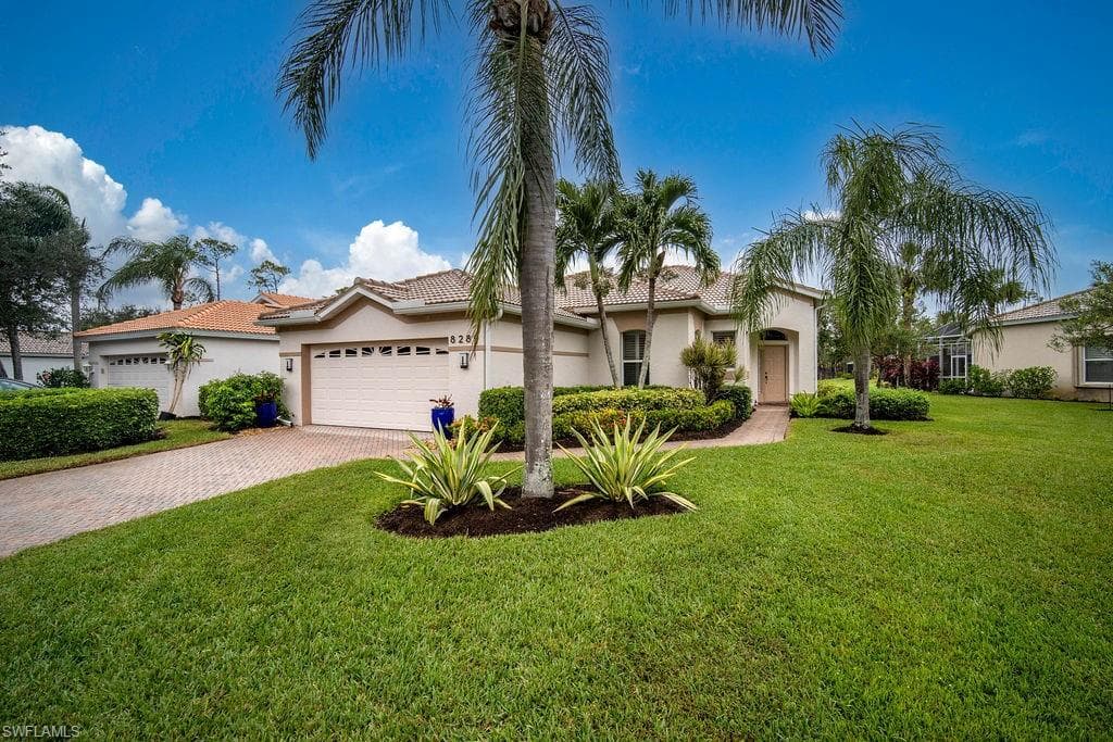 8289 GLENEAGLE WAY NAPLES, FL 34120