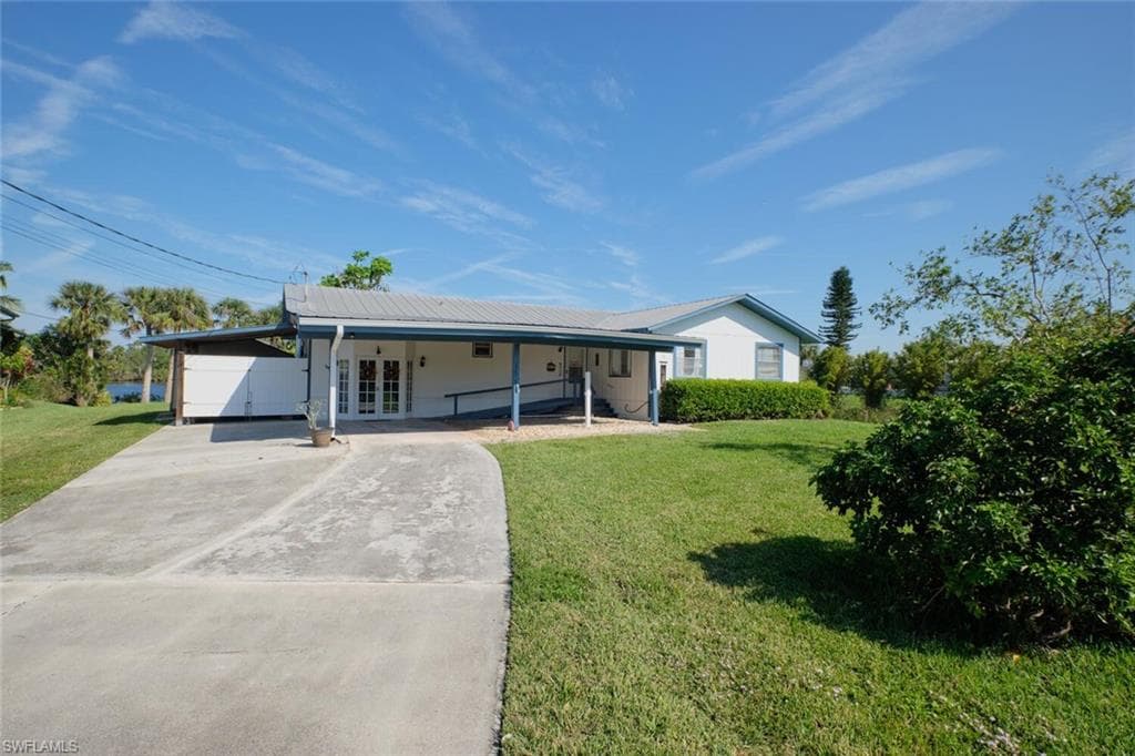 2111 Waylife CT ALVA, FL 33920