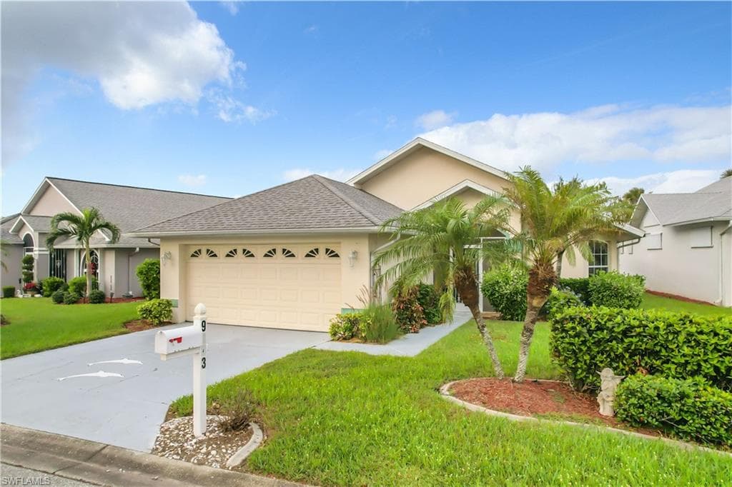 9143 Palm Island CIR NORTH FORT MYERS, FL 33903