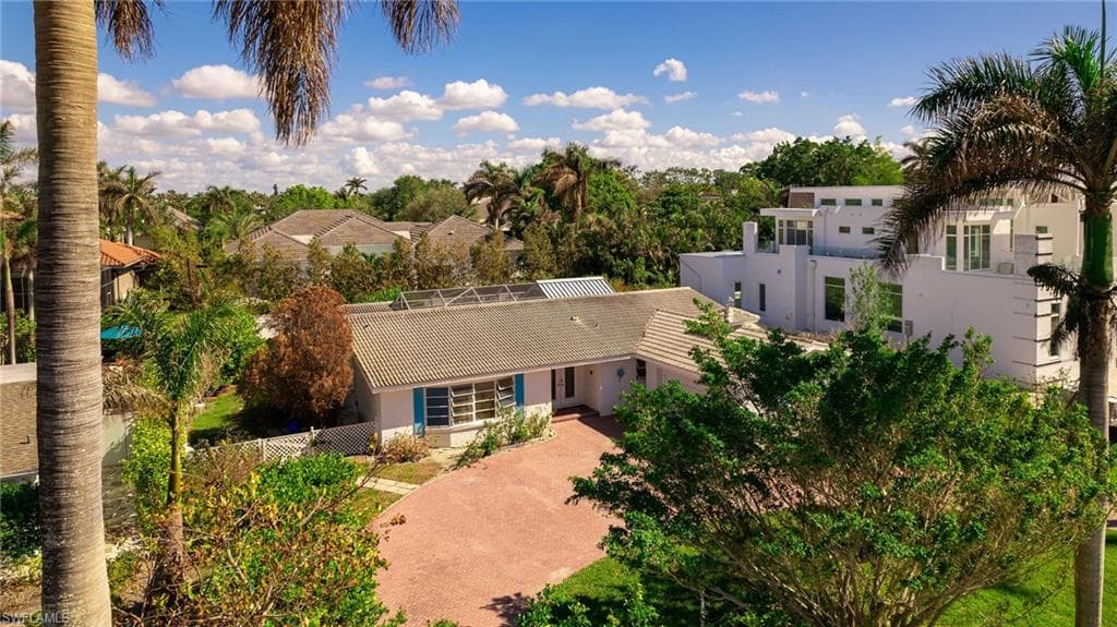 2710 Leeward LN NAPLES, FL 34103