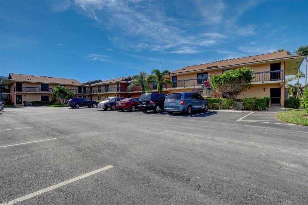 32 Greenbrier ST 3-204 MARCO ISLAND, FL 34145