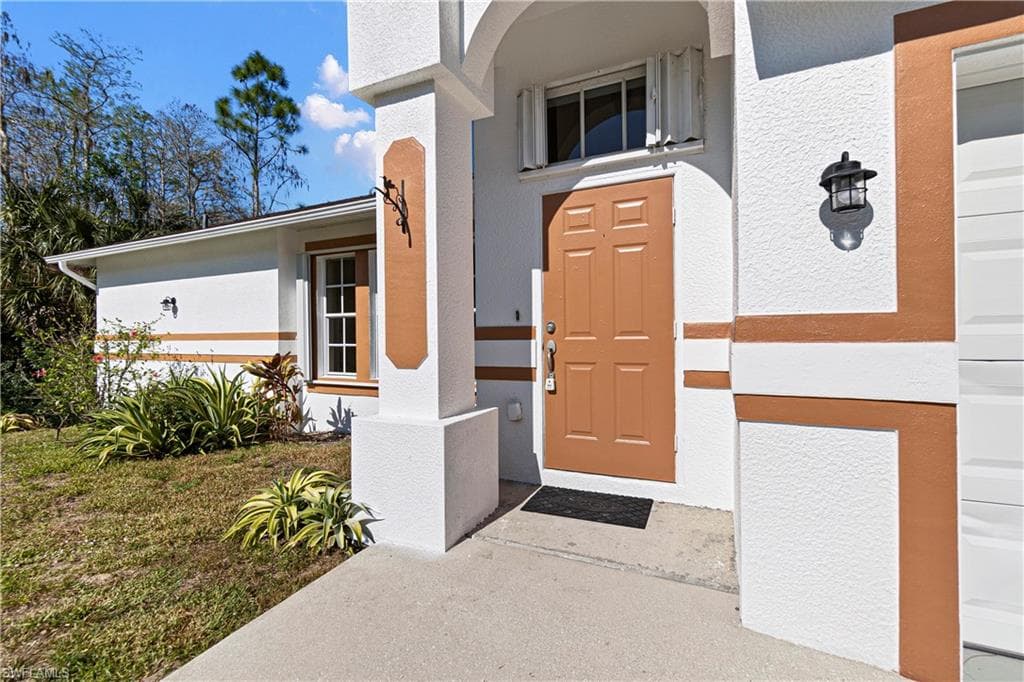537 41st AVE NE NAPLES, FL 34120