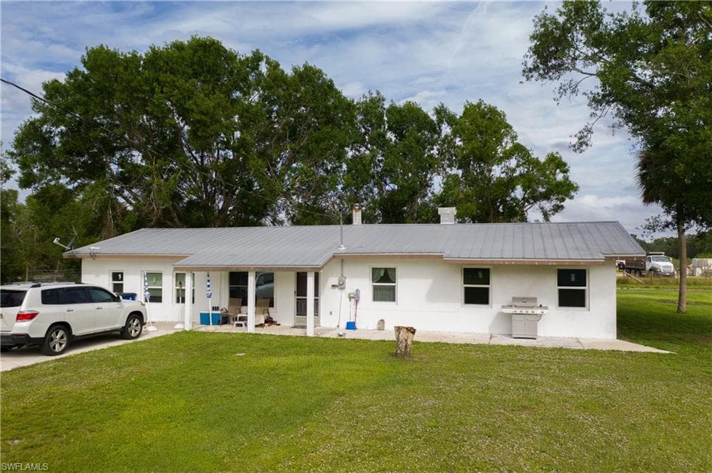 6201 Nalle Grade RD NORTH FORT MYERS, FL 33917