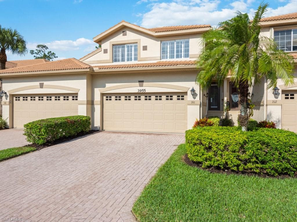 3955 Bishopwood CT W 8-201 NAPLES, FL 34114