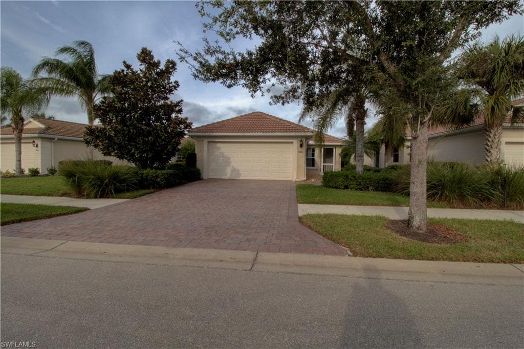 8461 Karina CT NAPLES, FL 34114