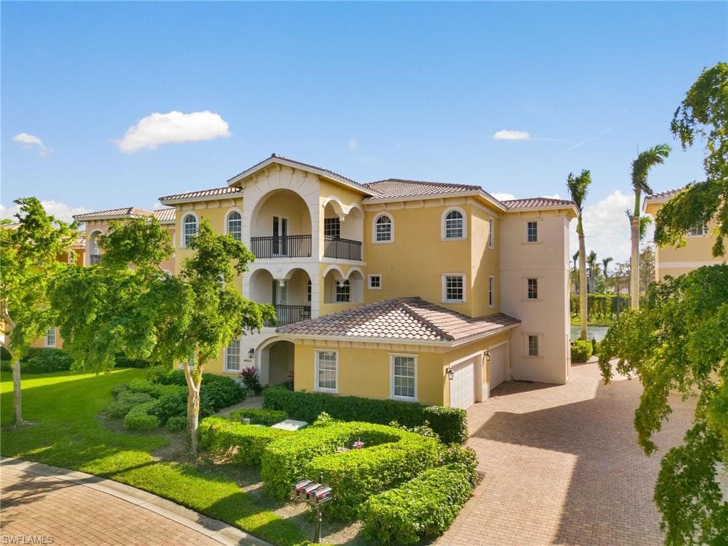 10811 Vivaldi CT 1803 MIROMAR LAKES, FL 33913