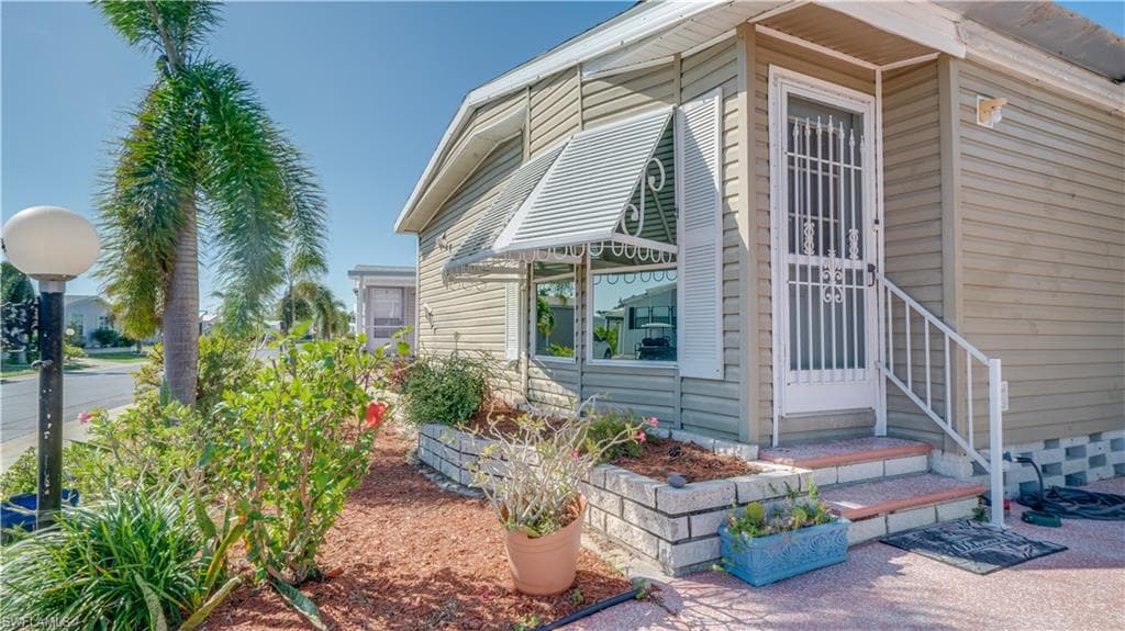 524 Misty LN W NORTH FORT MYERS, FL 33903
