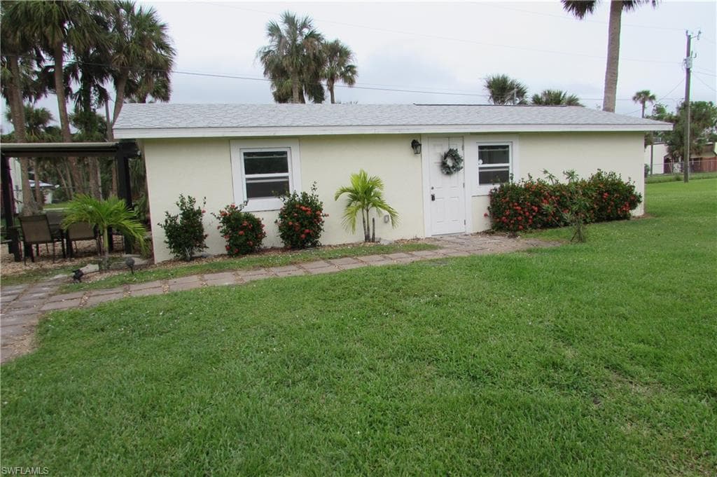 8050 Cleaves RD NORTH FORT MYERS, FL 33903