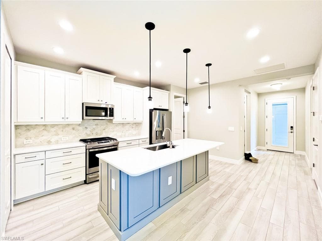 2425 Ariane DR NAPLES, FL 34112