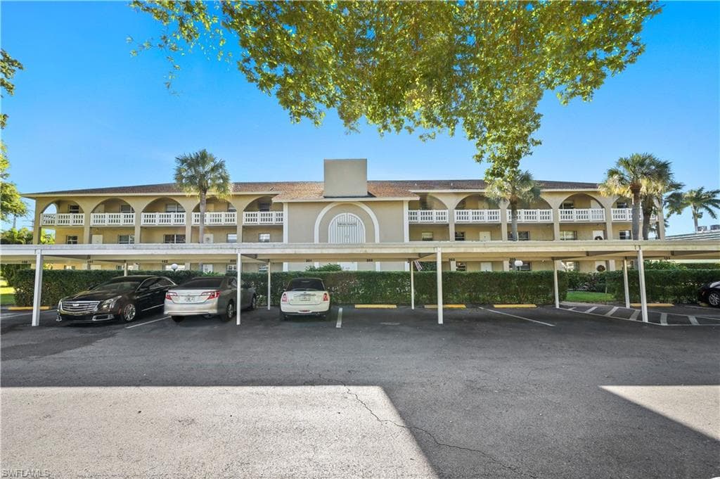 100 Valley Stream DR 305 NAPLES, FL 34113