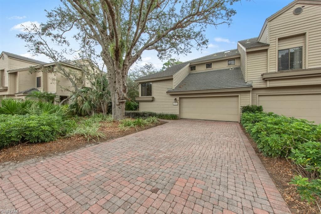 27111 Oakwood Lake DR BONITA SPRINGS, FL 34134