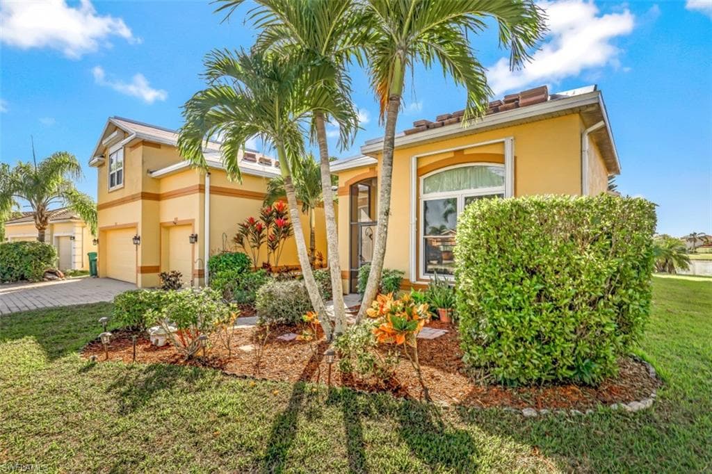 2227 Grove DR NAPLES, FL 34120