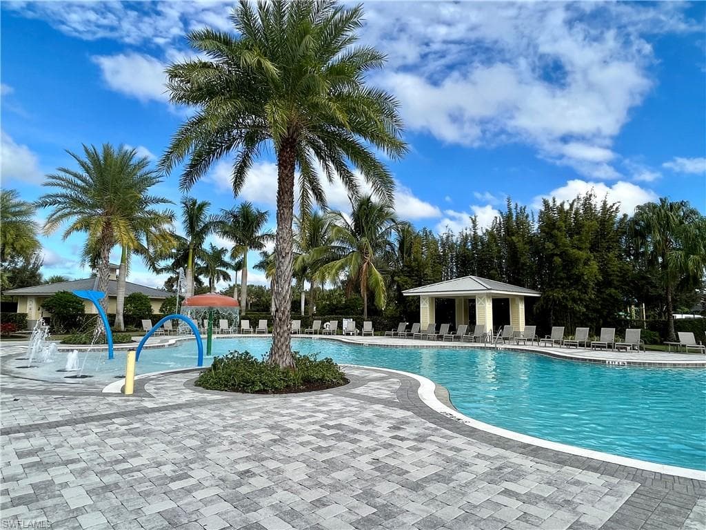 2057 Tamarron LN NAPLES, FL 34120