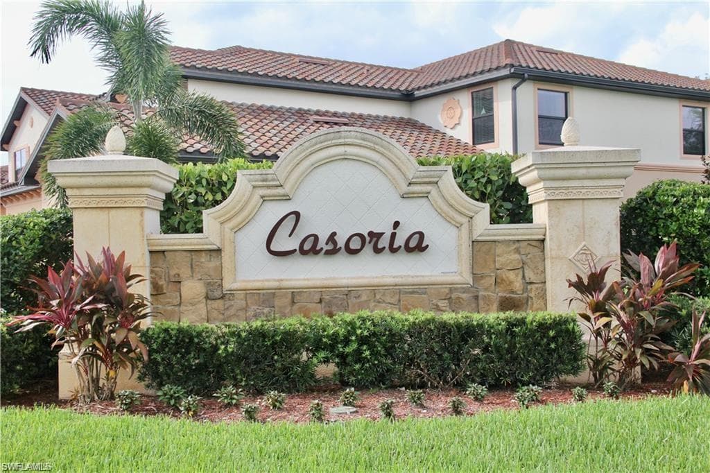 9472 CASORIA CT 202 NAPLES, FL 34113