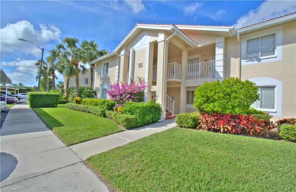 7830 Emerald CIR G-202 NAPLES, FL 34109