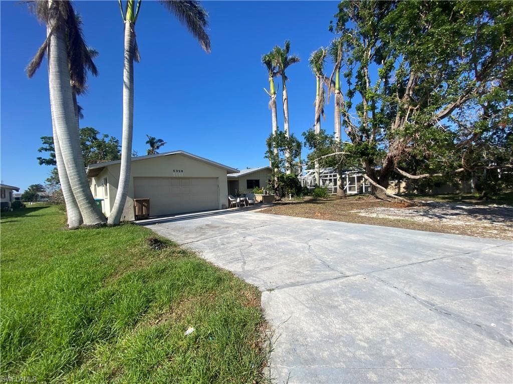 5326 Nautilus DR CAPE CORAL, FL 33904