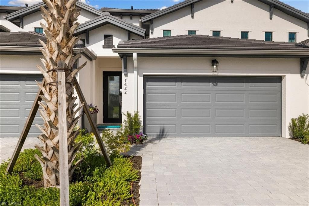 7622 Rockefeller DR NAPLES, FL 34119