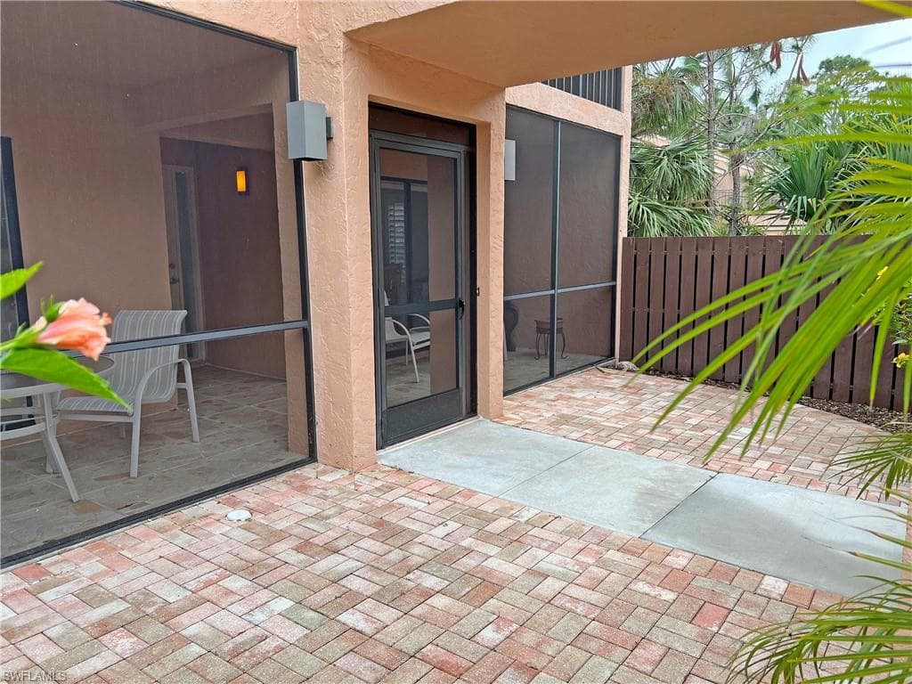 15450 Cedarwood LN 104 NAPLES, FL 34110