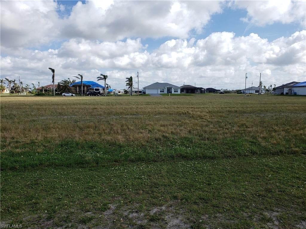 1041 NW 37th PL CAPE CORAL, FL 33993