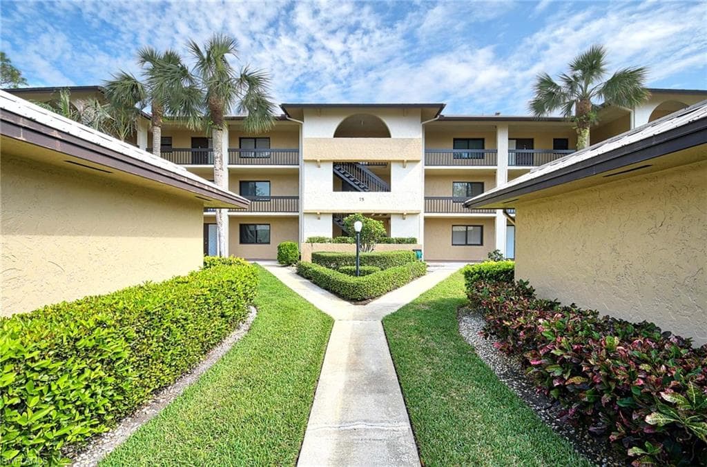75 Saint Andrews BLVD C-300 NAPLES, FL 34113