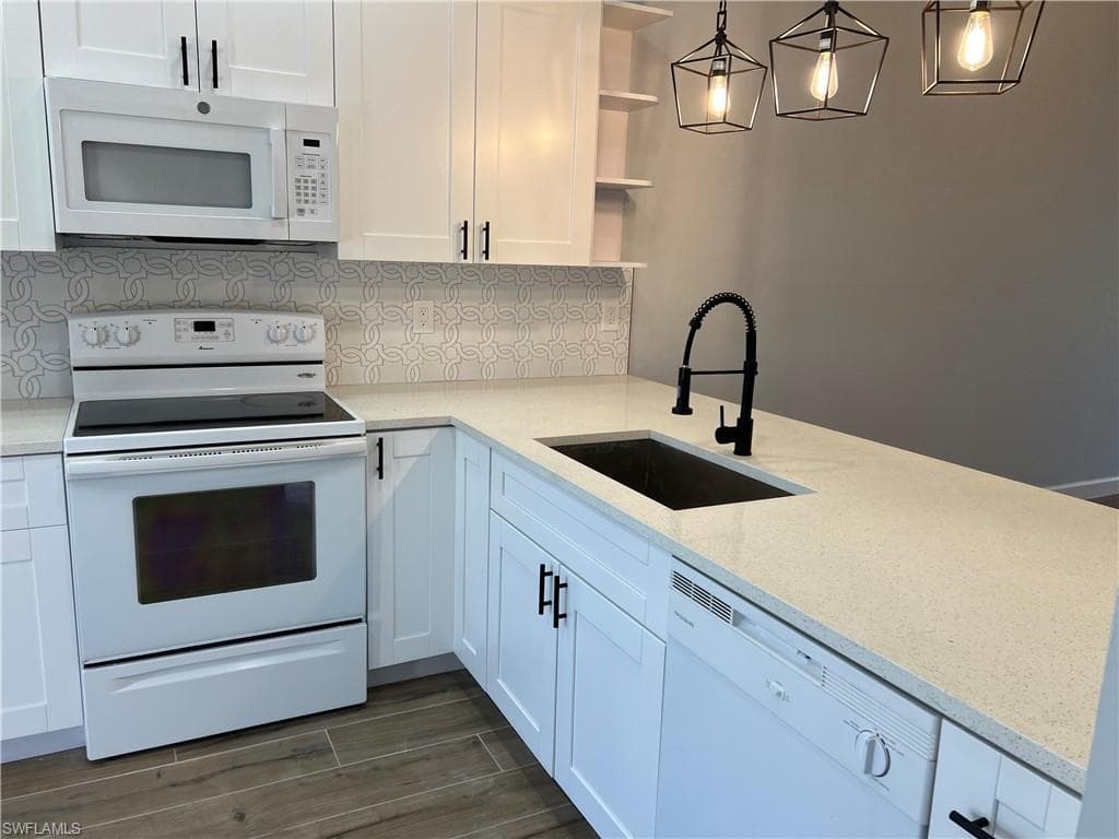 4100 Looking Glass LN 3008 NAPLES, FL 34112