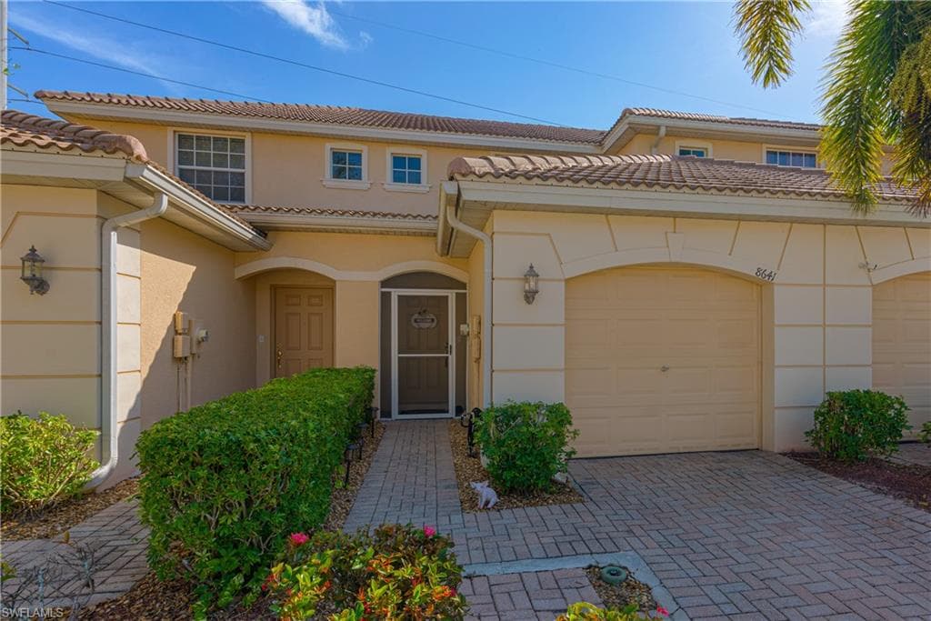 8641 Athena CT LEHIGH ACRES, FL 33971