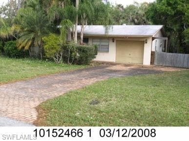 696 Muscogee DR NORTH FORT MYERS, FL 33903