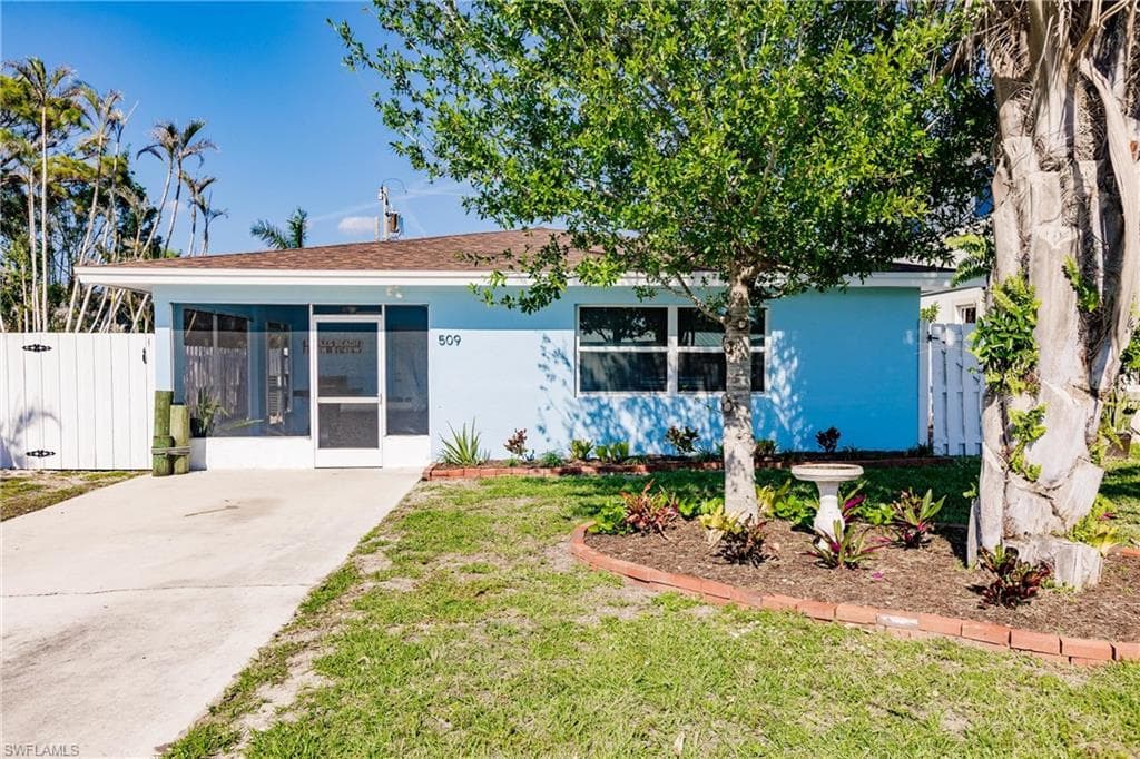 509 106th AVE N NAPLES, FL 34108