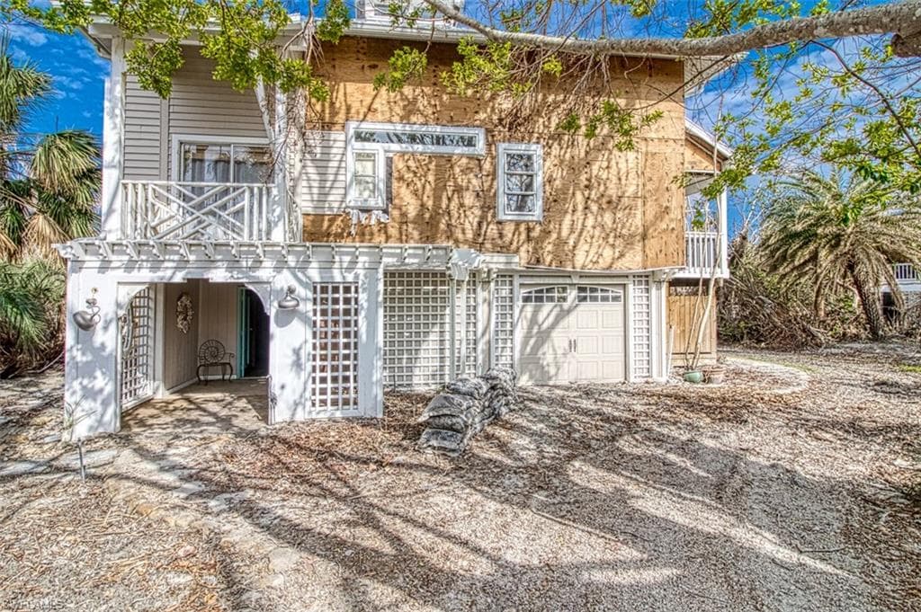 520 Sea Oats DR SANIBEL, FL 33957