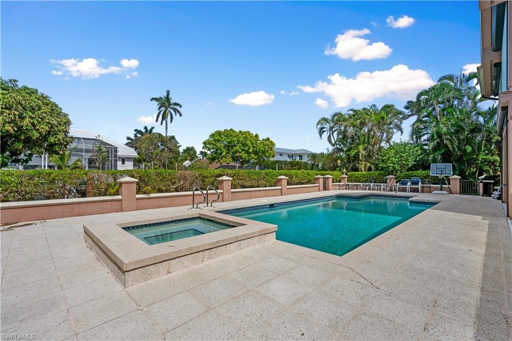 425 17th AVE S NAPLES, FL 34102