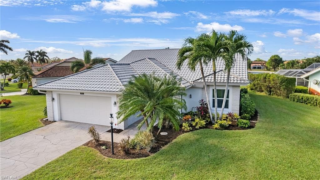 105 Granville CT NAPLES, FL 34104