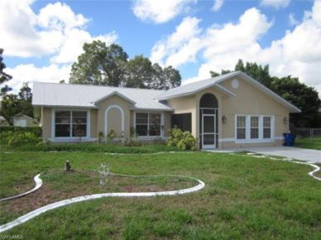 706 Arianne CT LEHIGH ACRES, FL 33936
