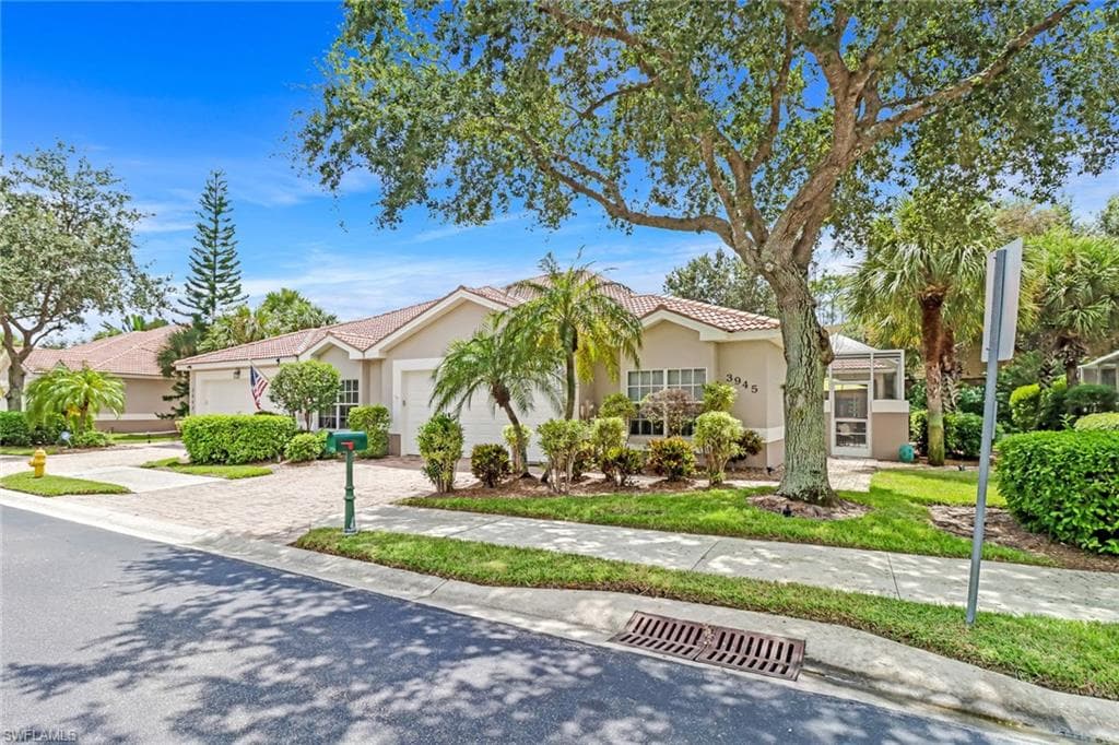 3945 Recreation LN NAPLES, FL 34116