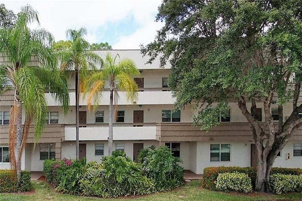 499 Forest Lakes BLVD 2-306 NAPLES, FL 34105