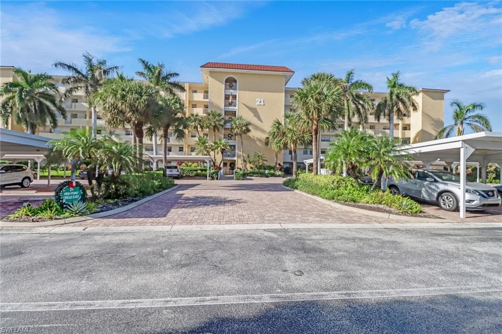 21 High Point CIR E 605 NAPLES, FL 34103