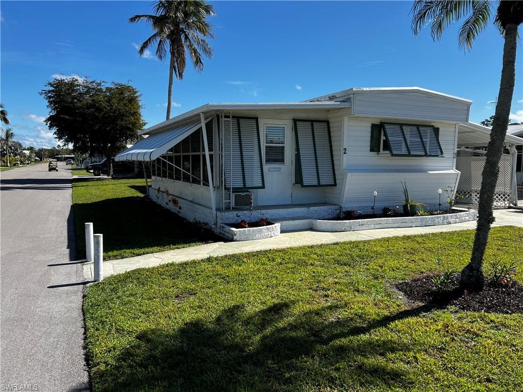 2 Topaz LN NAPLES, FL 34112