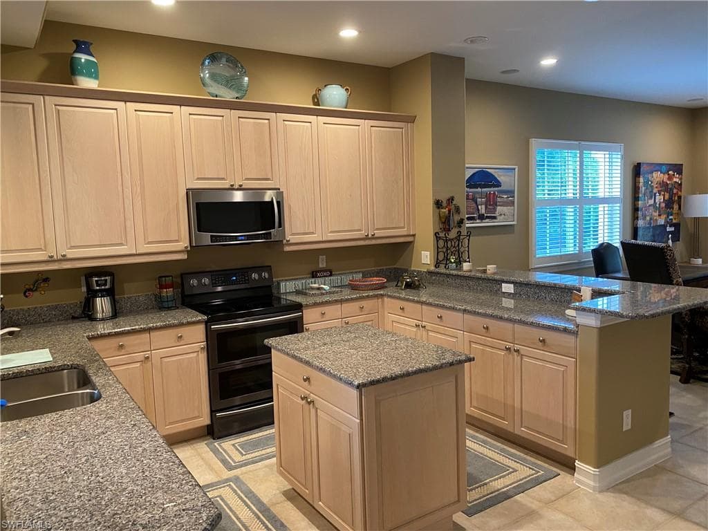 2662 Bolero DR 10-2 NAPLES, FL 34109