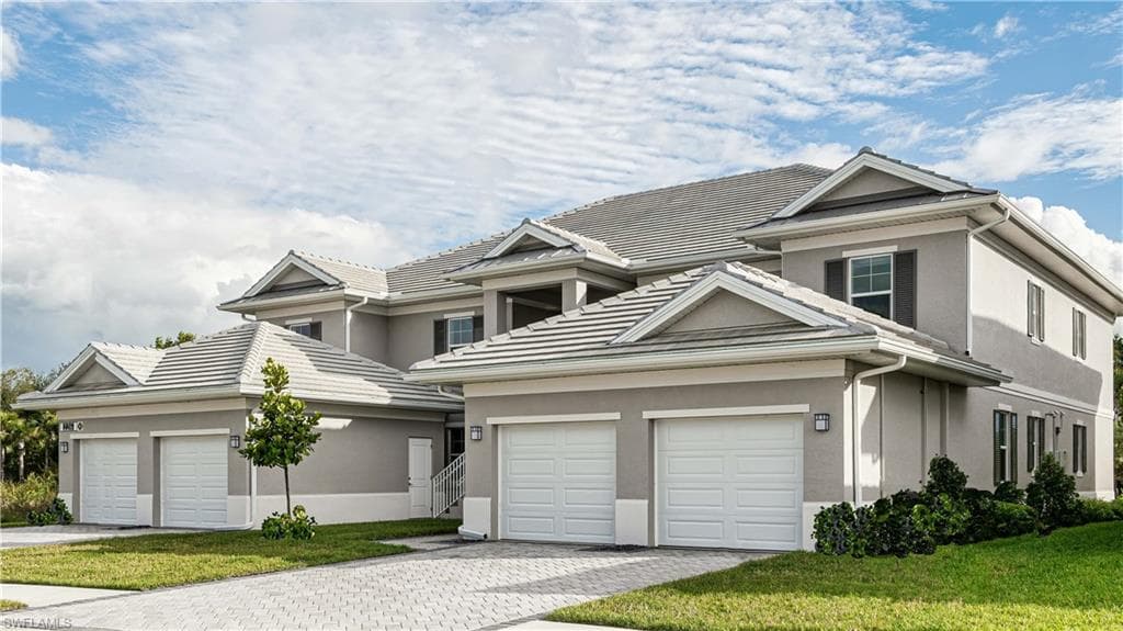 232 Indies DR E 101 NAPLES, FL 34114