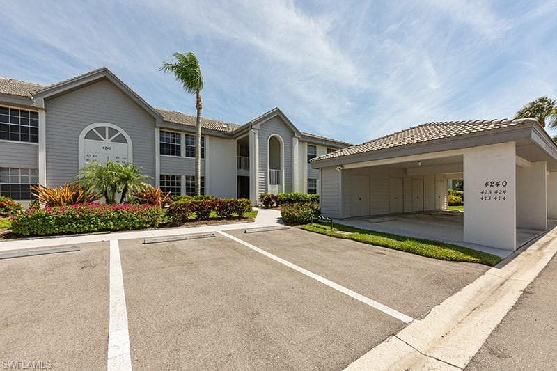 4240 Lake Forest DR 423 BONITA SPRINGS, FL 34134