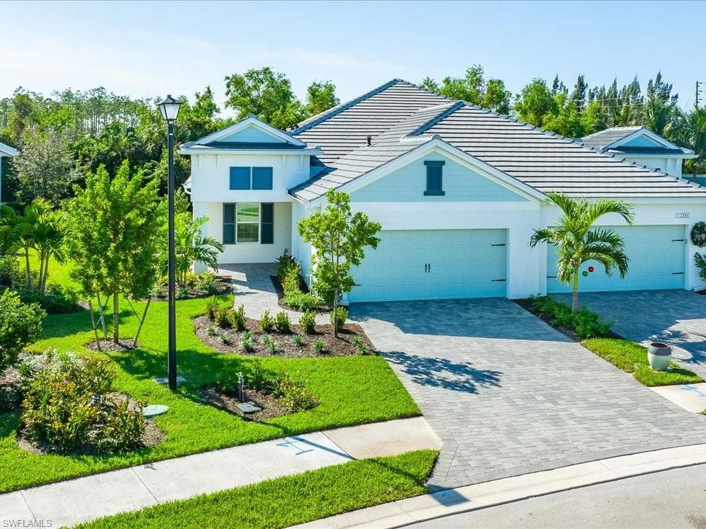 2385 Ariane DR NAPLES, FL 34112