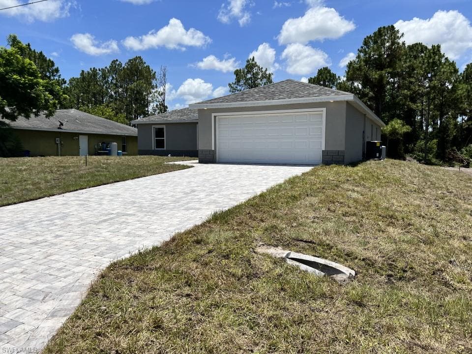 359 Hermosa AVE LEHIGH ACRES, FL 33974
