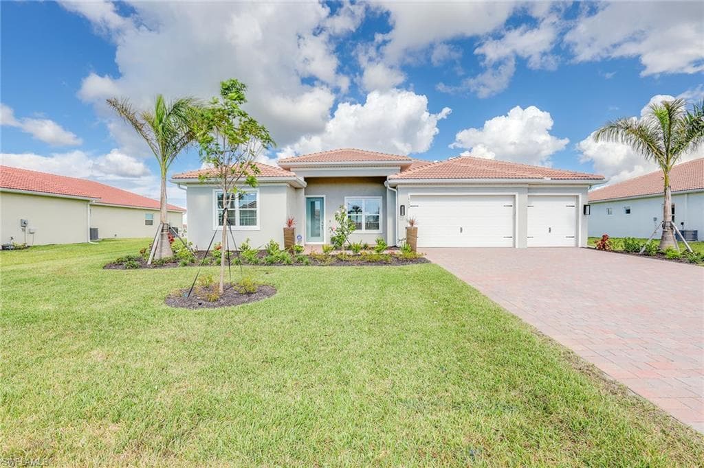 18695 Ensenada DR NAPLES, FL 34114