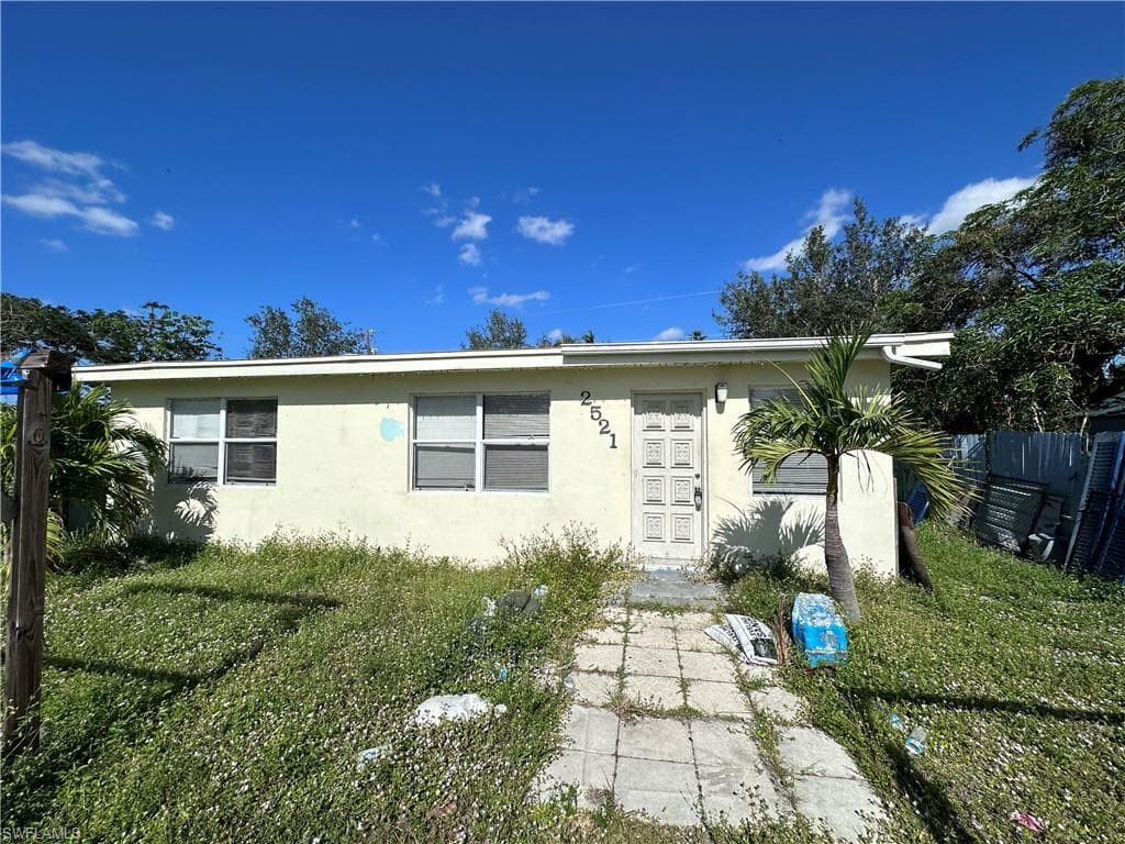 2521 Van Buren AVE NAPLES, FL 34112