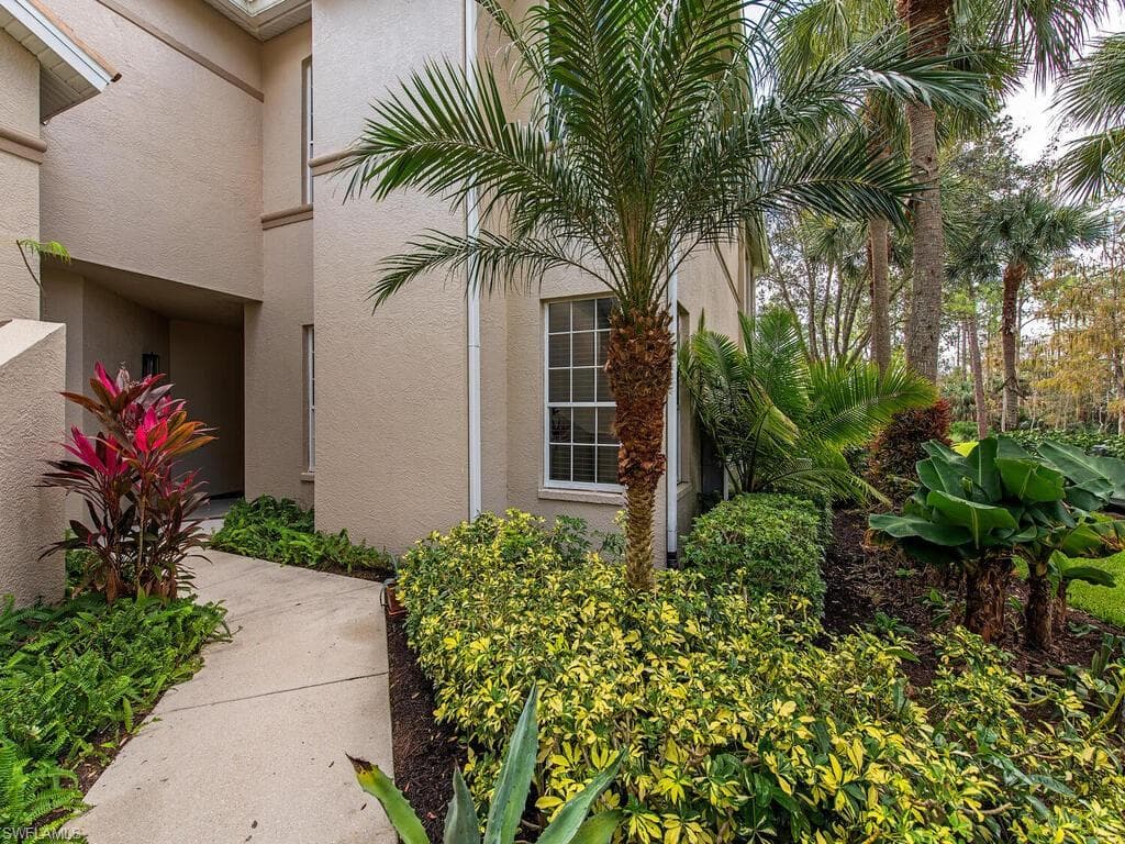 8472 Radcliffe TER 104 NAPLES, FL 34120