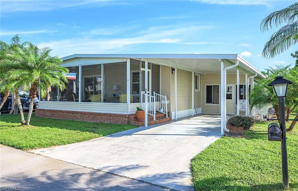 94 Poinsettia DR FORT MYERS, FL 33905