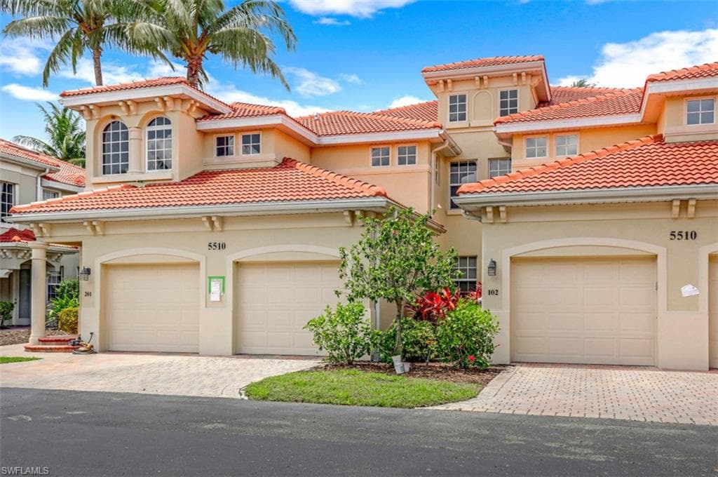 5626 Cape Harbour DR 102 CAPE CORAL, FL 33914