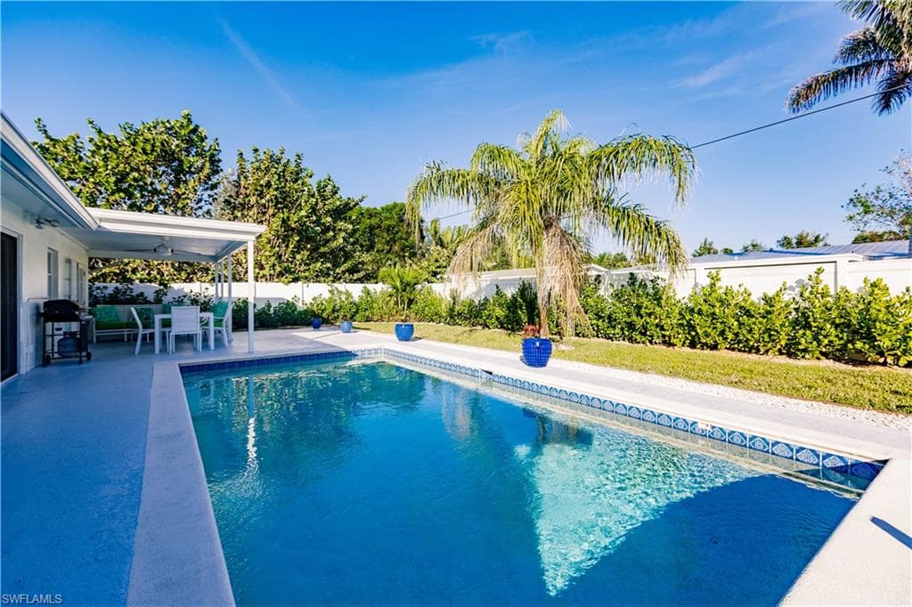 1303 Lastrada LN S NAPLES, FL 34103