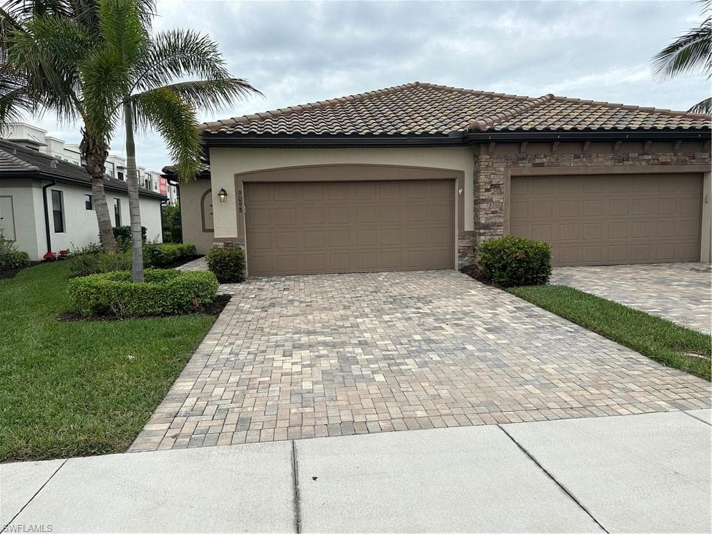 9098 Woodhurst DR NAPLES, FL 34120